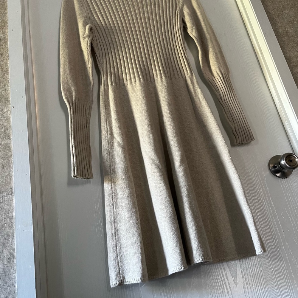 Club Monaco Part-Wool Beige Long Sleeve Knit Dress - Picture 3 of 9